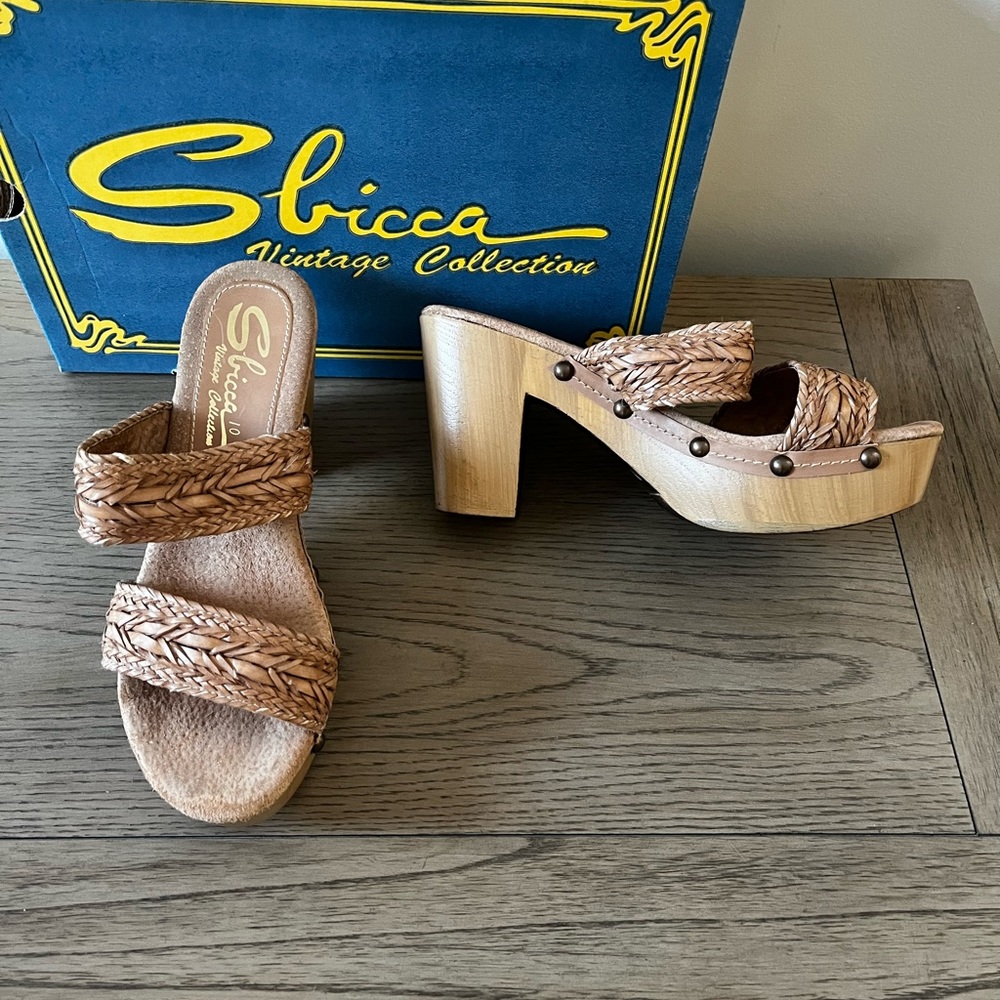 Sbicca. Platform clog.